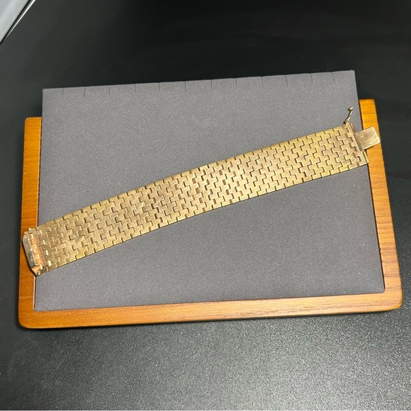 Flawless Vintage 18K Gold Plated 1 Inch Mesh Flex Link Bracelet Marked C… - Picture 3 of 7